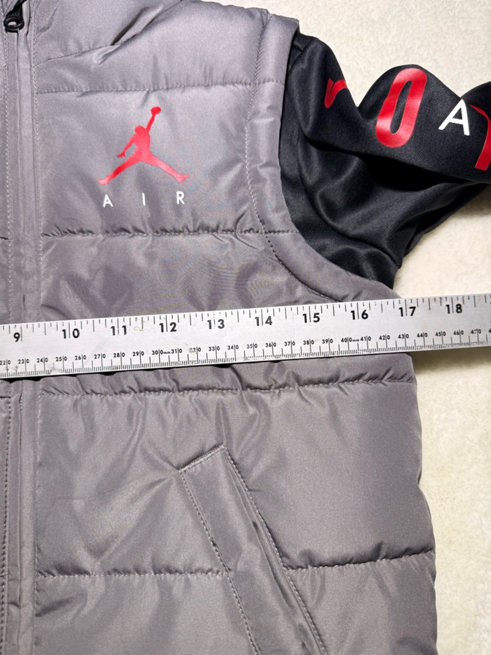 Jordan Big Boys AJ Layered-Look Hooded Puffer Jacket gray/black size 7 - Picture 8 of 9
